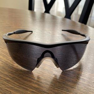 Oakley M Frame